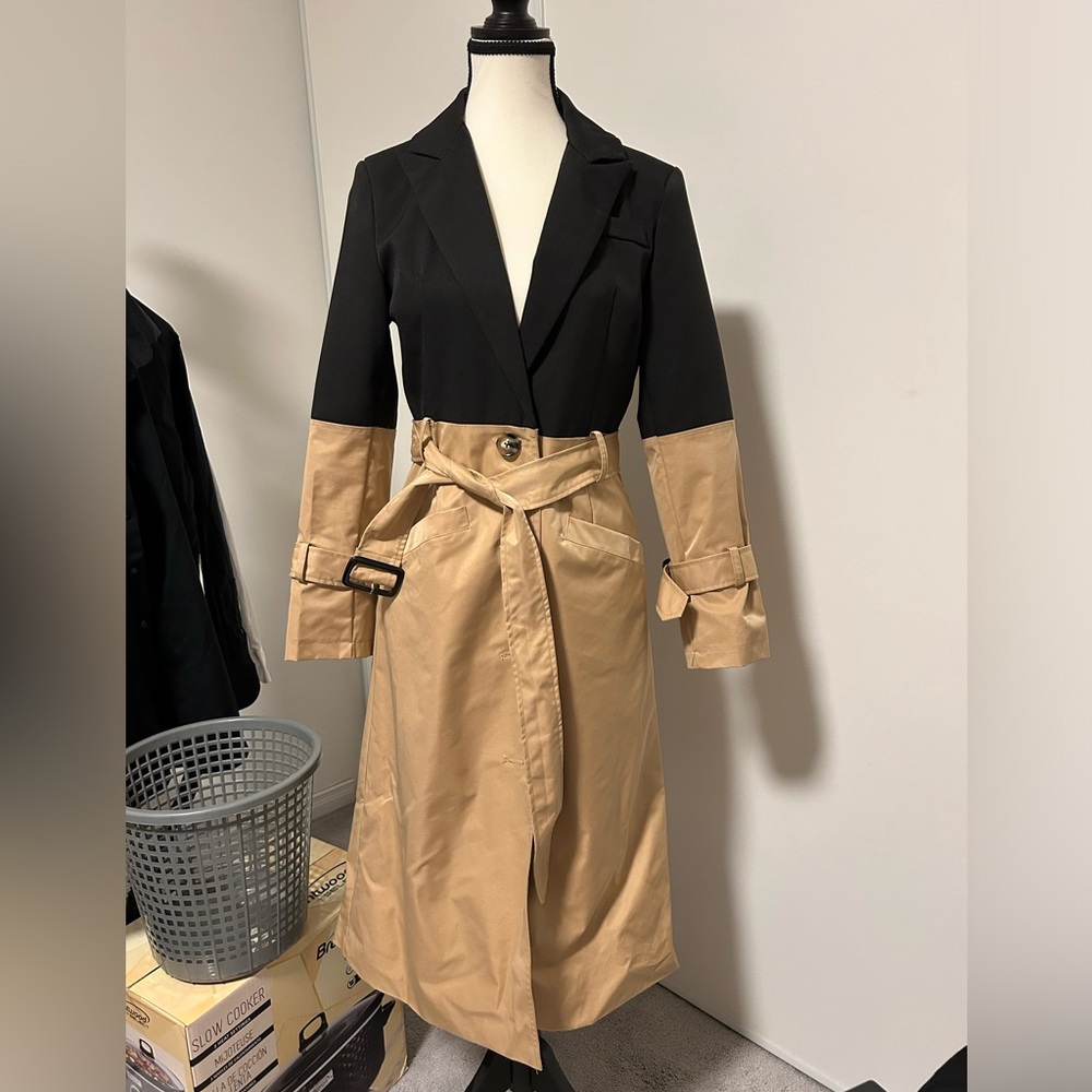 Two tone black beige trench jacket size small